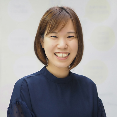 東由子 氏
